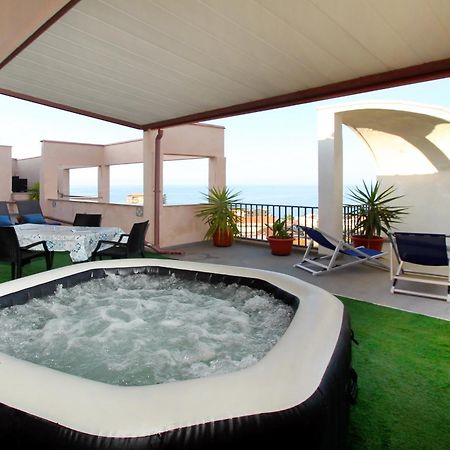 Attico Vista Mare Con Terrazza E Spa Riscaldata Santo Stefano di Camastra Luaran gambar