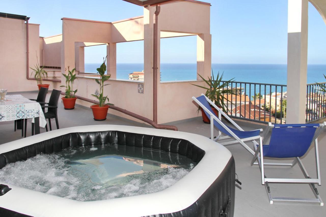 Attico Vista Mare Con Terrazza E Spa Riscaldata Santo Stefano di Camastra Luaran gambar