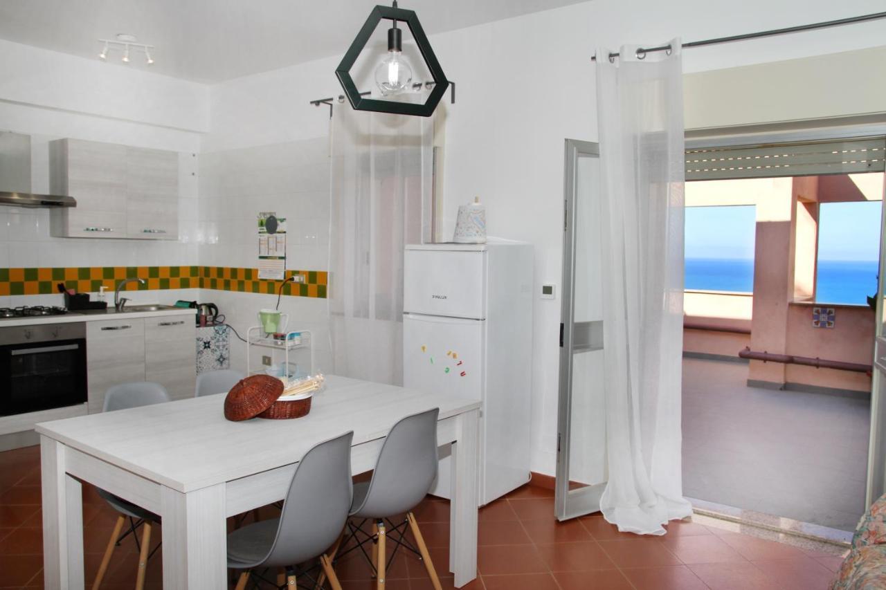 Attico Vista Mare Con Terrazza E Spa Riscaldata Santo Stefano di Camastra Luaran gambar