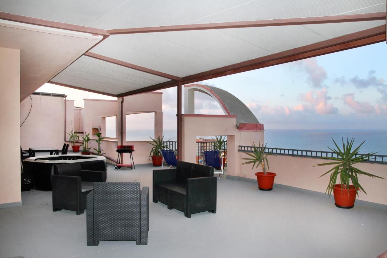 Attico Vista Mare Con Terrazza E Spa Riscaldata Santo Stefano di Camastra Luaran gambar