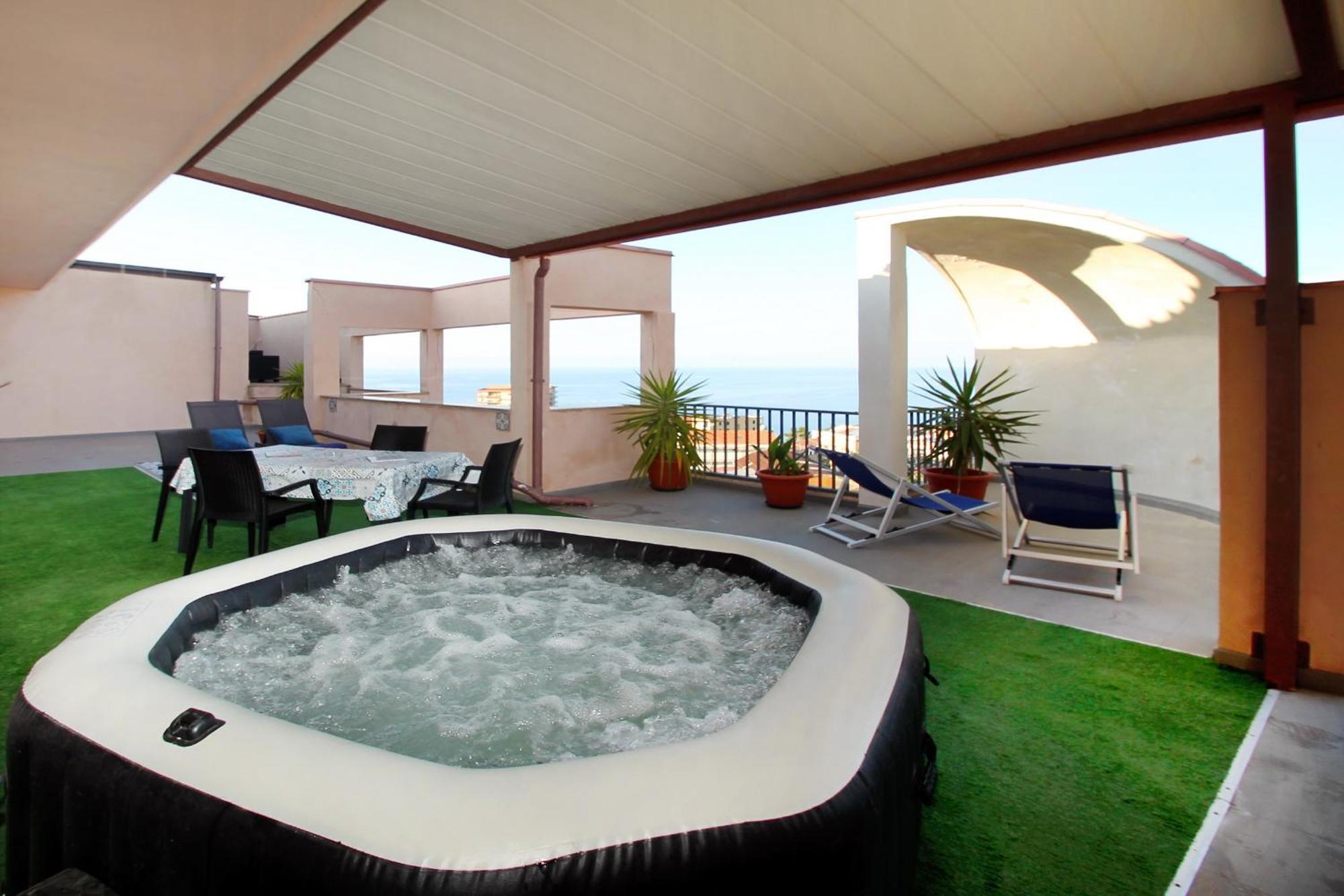 Attico Vista Mare Con Terrazza E Spa Riscaldata Santo Stefano di Camastra Luaran gambar
