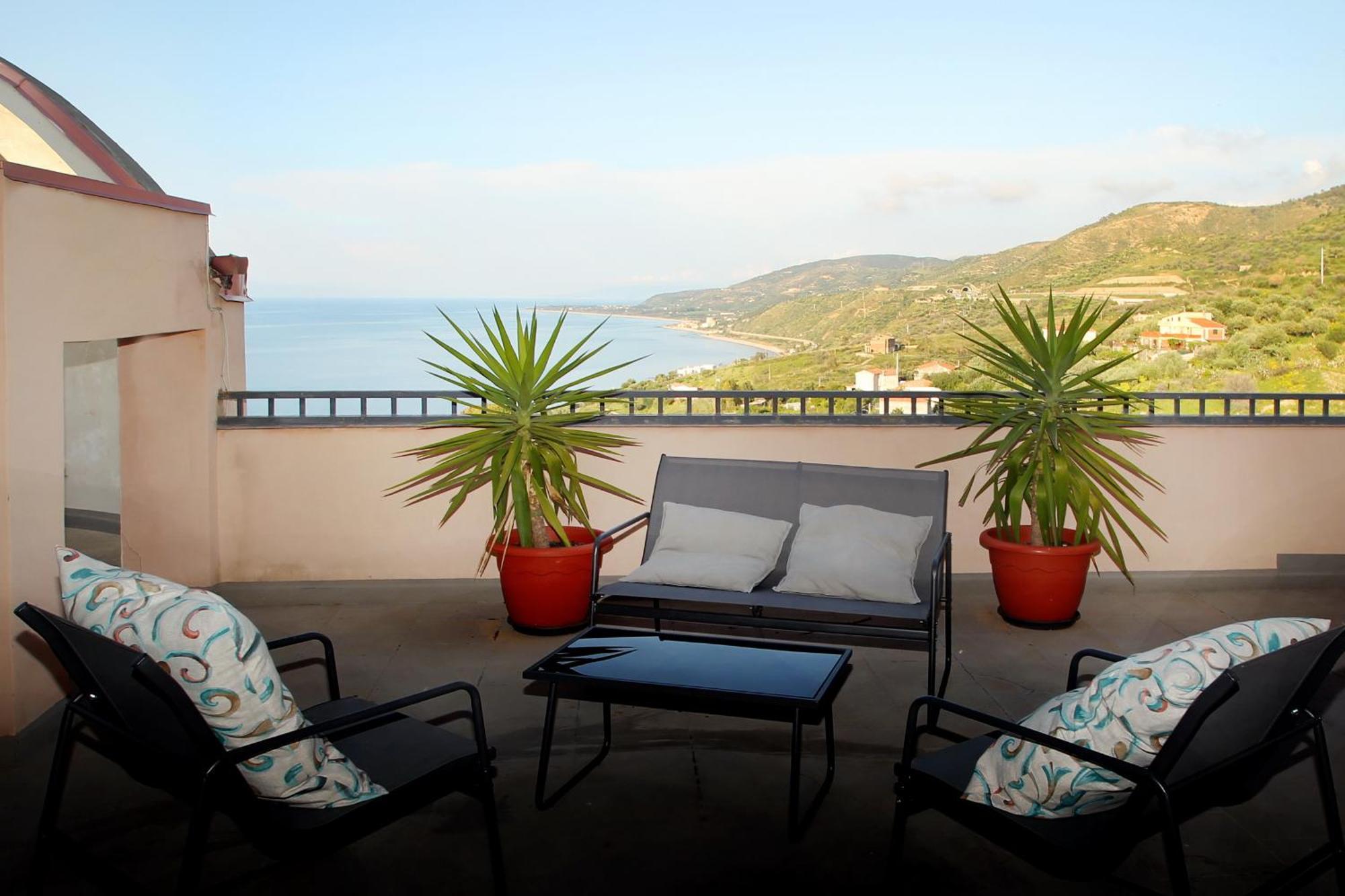 Attico Vista Mare Con Terrazza E Spa Riscaldata Santo Stefano di Camastra Luaran gambar